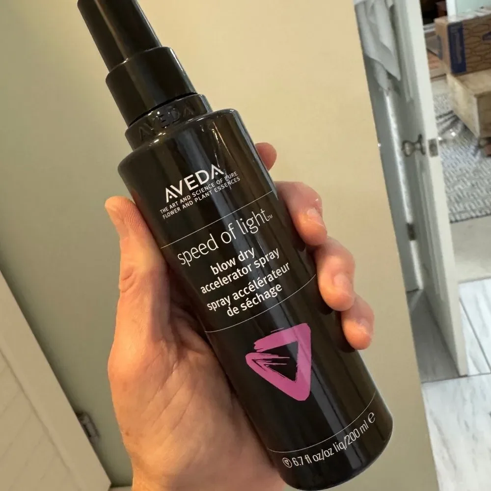 Aveda Speed of Light Blow Dry Spray - Black and Purple